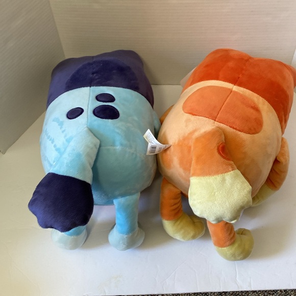 Set of 2 Bluey Valentine Day Plush Bluey and Bingo with Tags - Picture 4 of 4